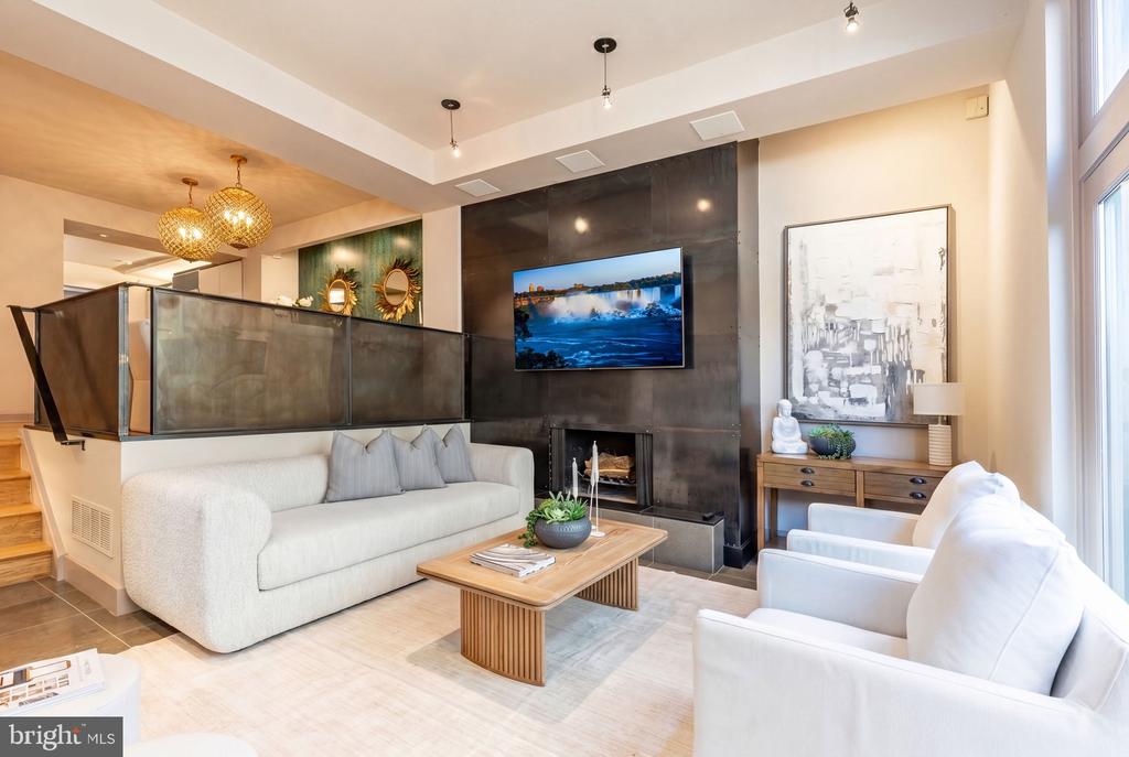 406 S 6TH STREET