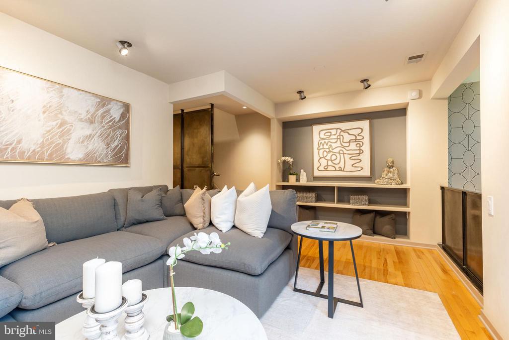 406 S 6TH STREET