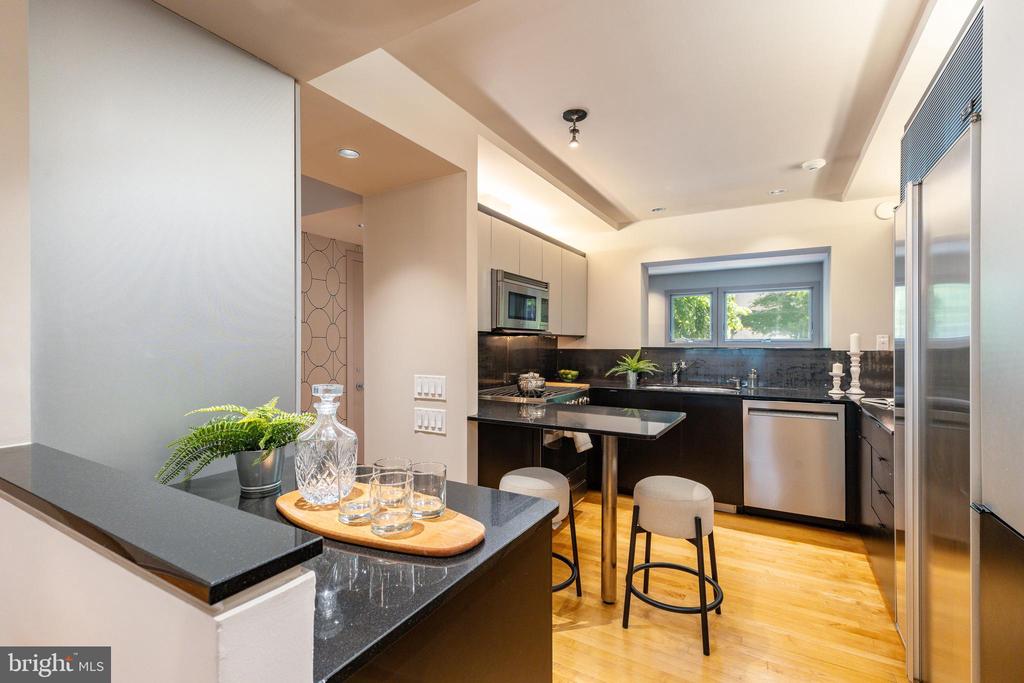 406 S 6TH STREET