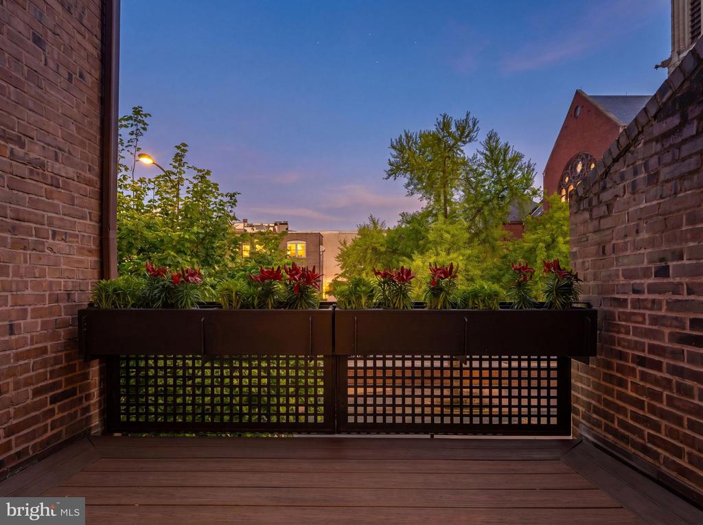406 S 6TH STREET