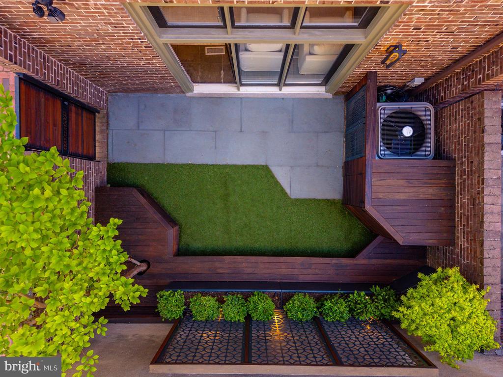 406 S 6TH STREET