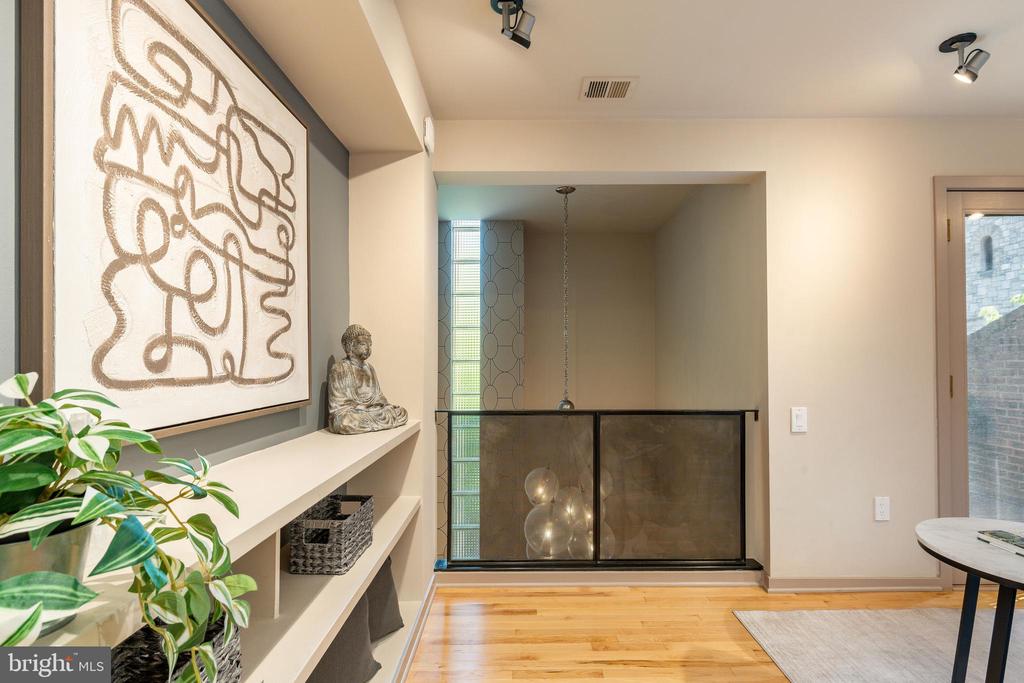 406 S 6TH STREET
