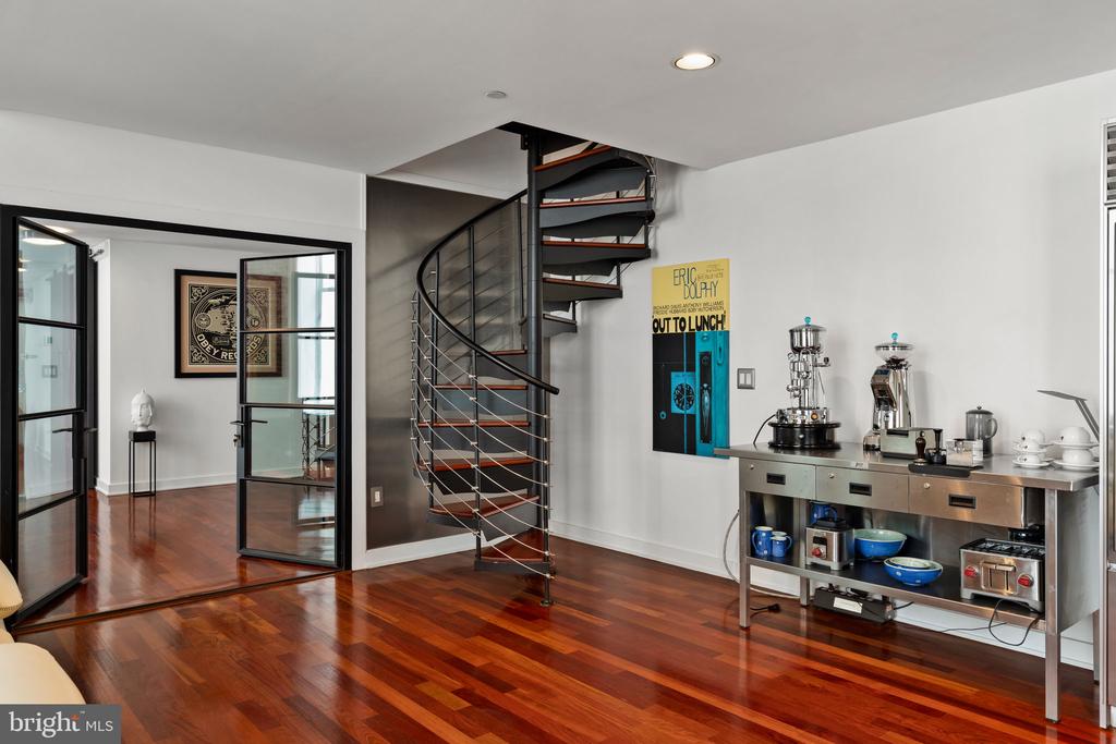 105 S 12TH STREET 202/203