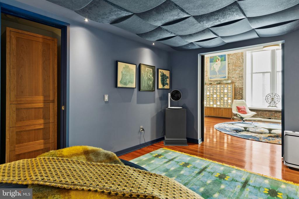 105 S 12TH STREET 202/203