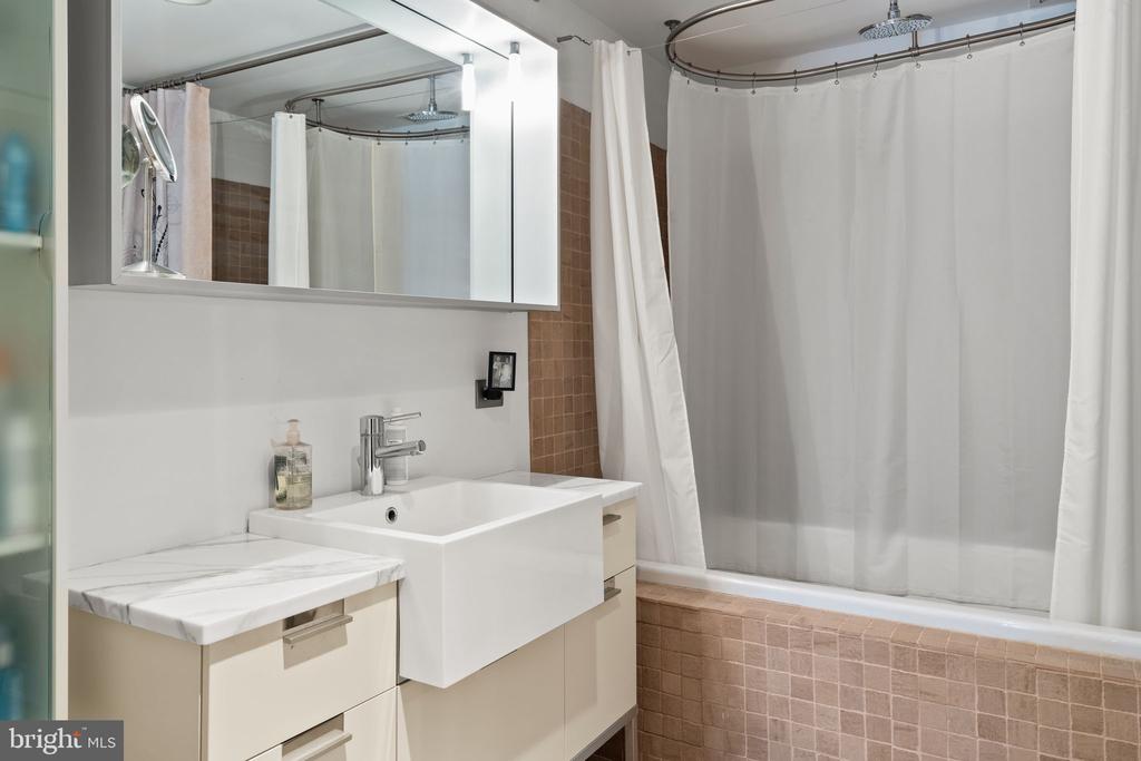 105 S 12TH STREET 202/203
