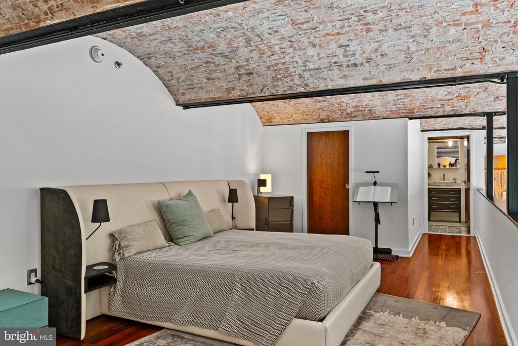 105 S 12TH STREET 202/203