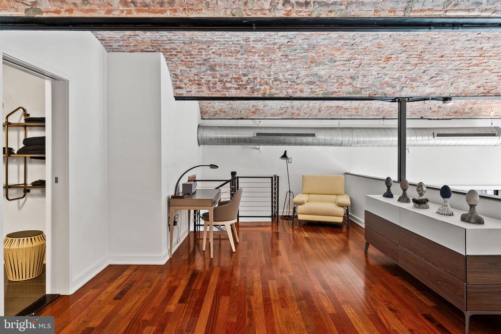 105 S 12TH STREET 202/203