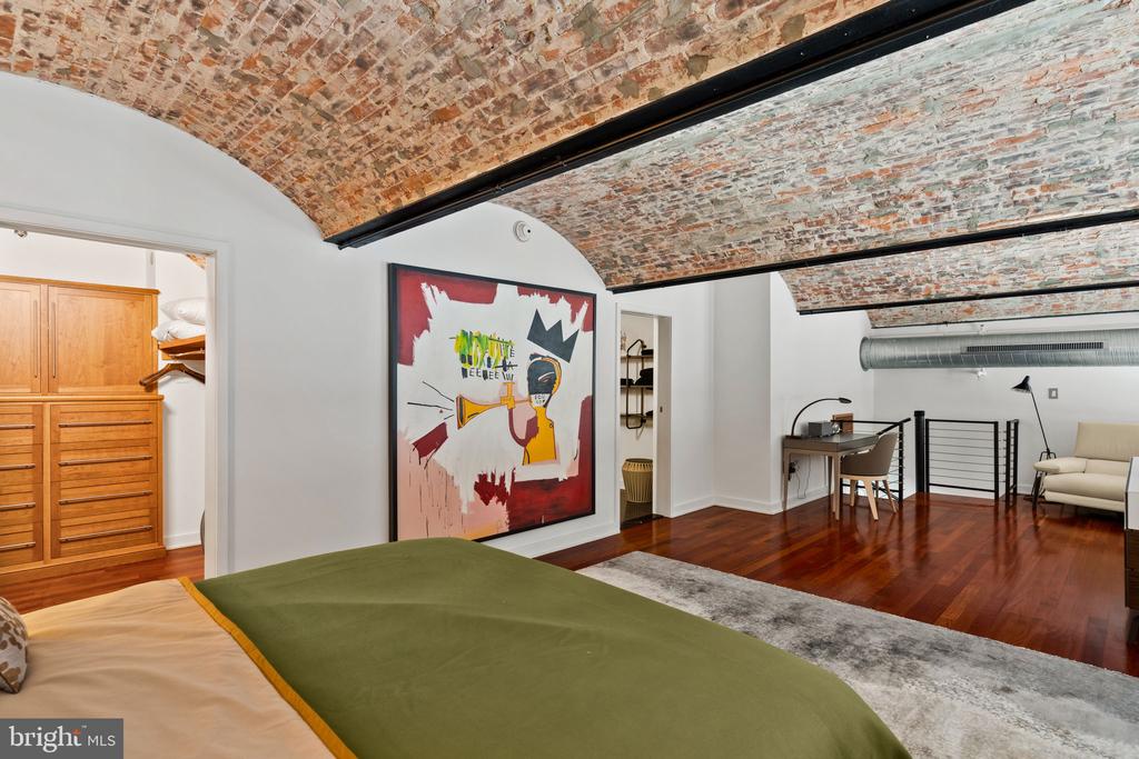 105 S 12TH STREET 202/203