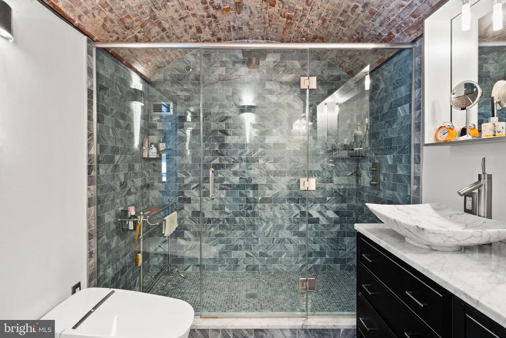 105 S 12TH STREET 202/203
