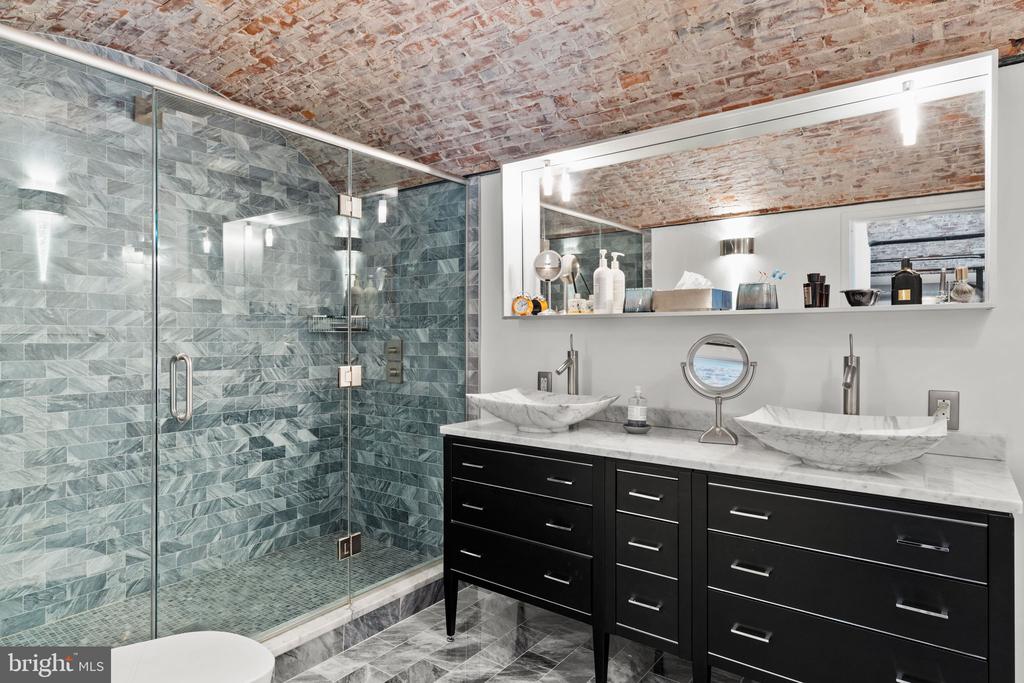 105 S 12TH STREET 202/203