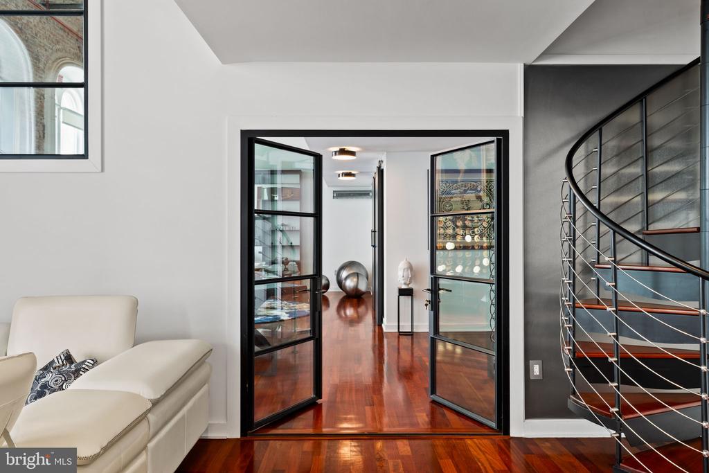 105 S 12TH STREET 202/203