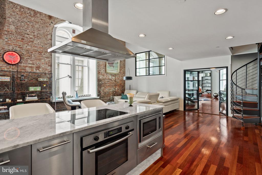 105 S 12TH STREET 202/203