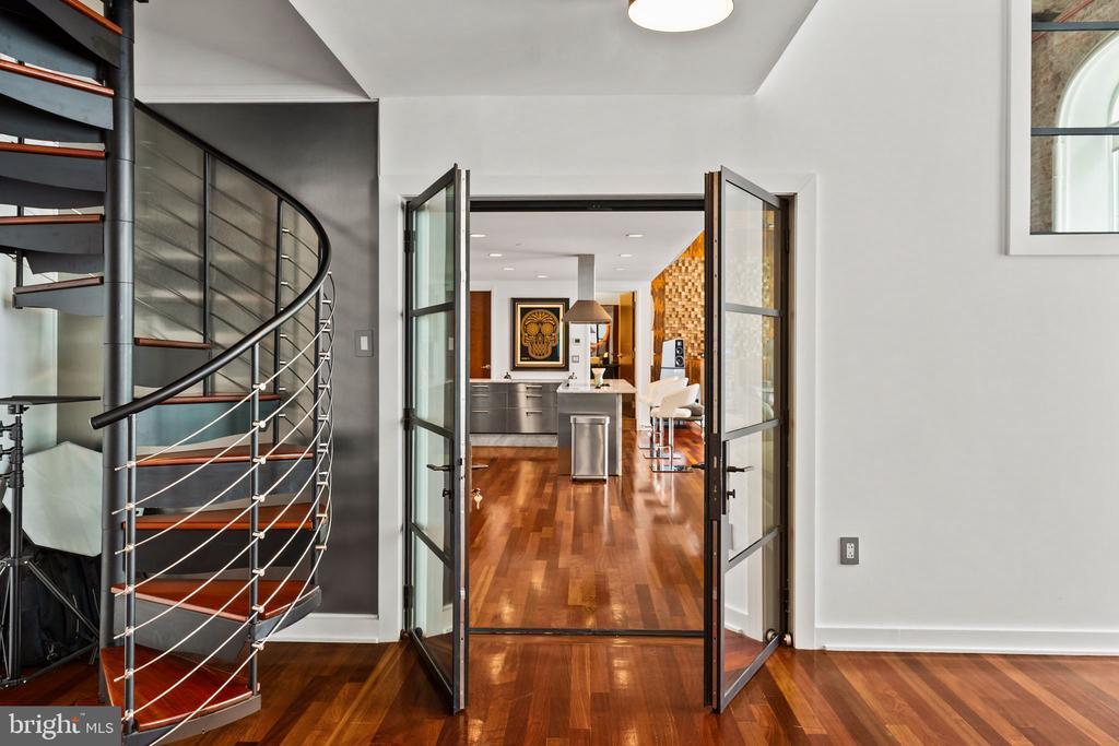 105 S 12TH STREET 202/203