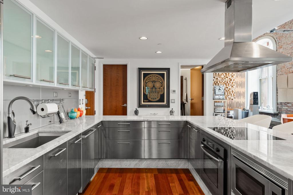 105 S 12TH STREET 202/203