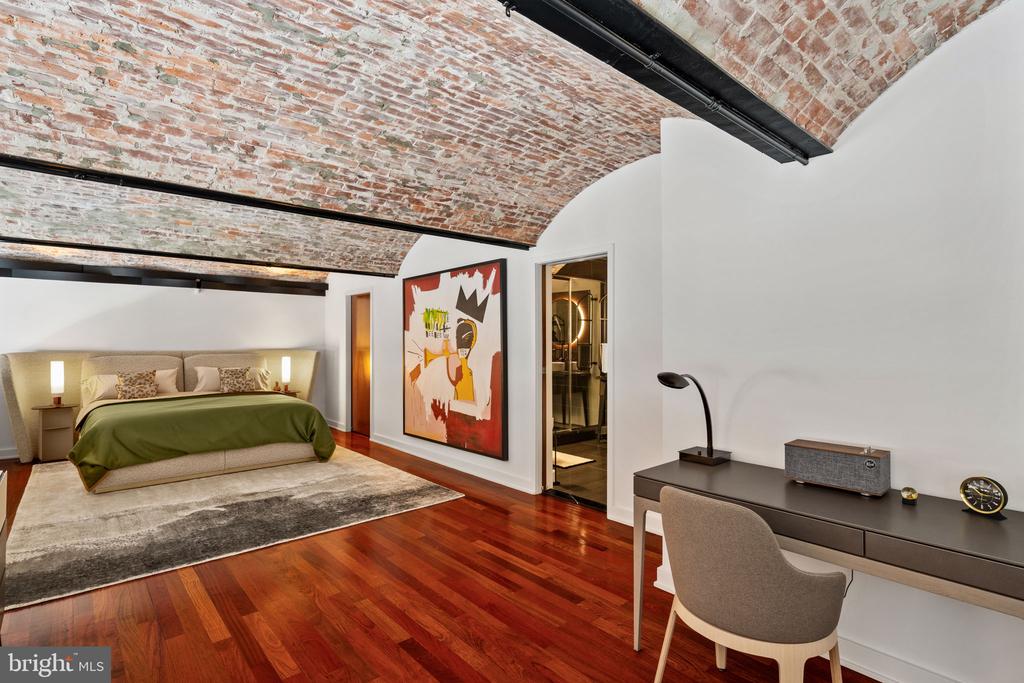 105 S 12TH STREET 202/203