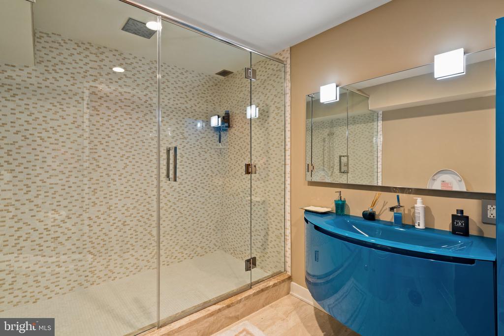 105 S 12TH STREET 202/203