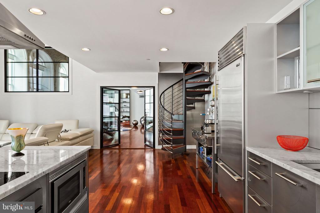 105 S 12TH STREET 202/203