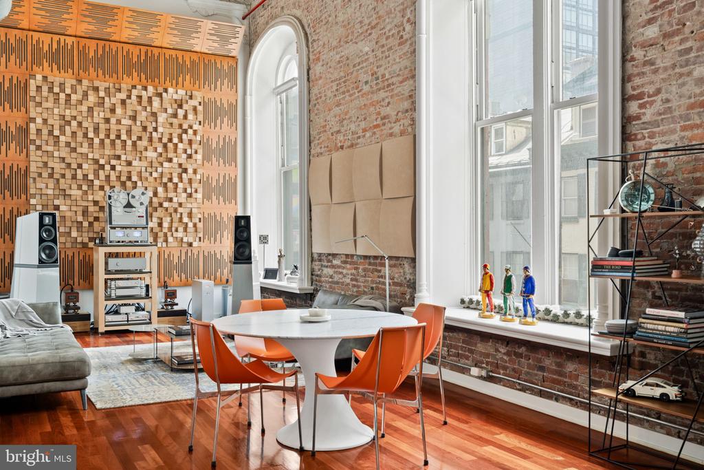 105 S 12TH STREET 202/203