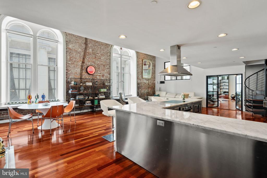 105 S 12TH STREET 202/203