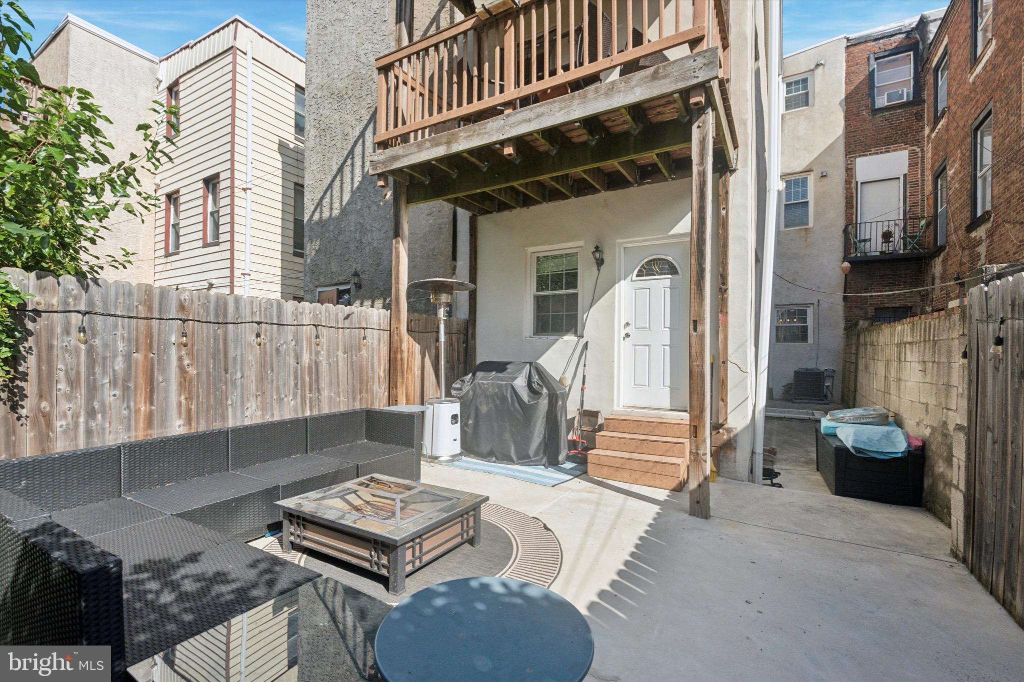 1522 BROWN STREET 1