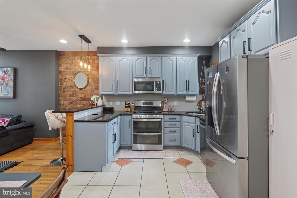 1522 BROWN STREET 1