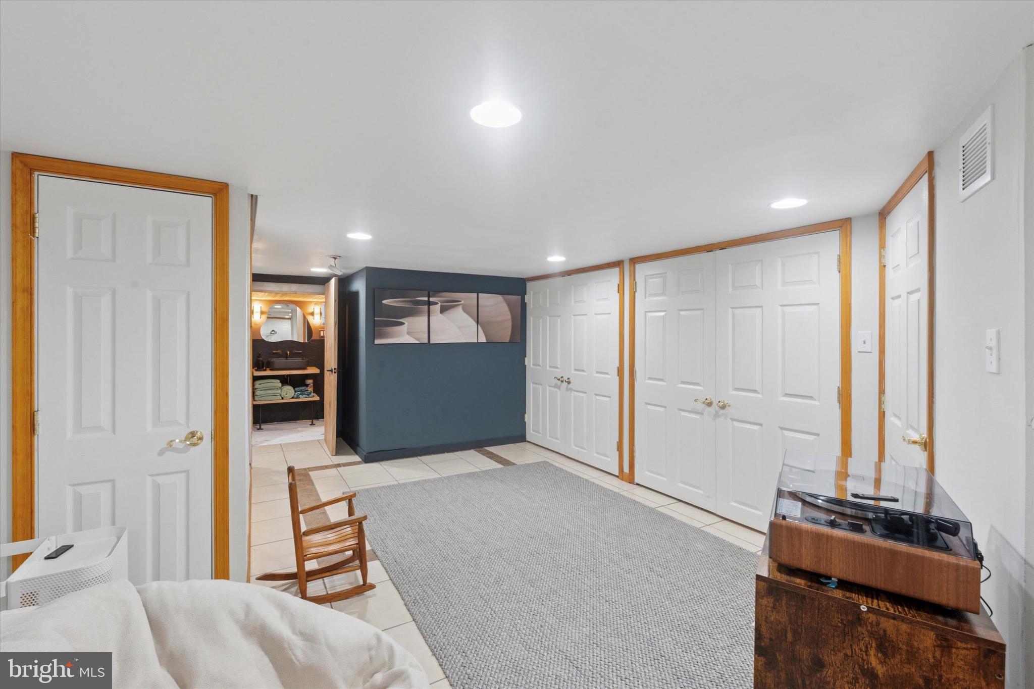 1522 BROWN STREET 1
