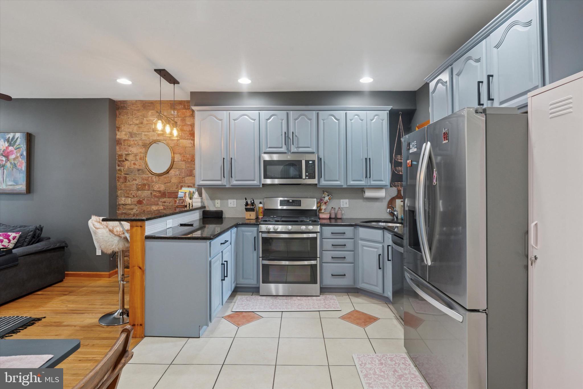 1522 BROWN STREET 1