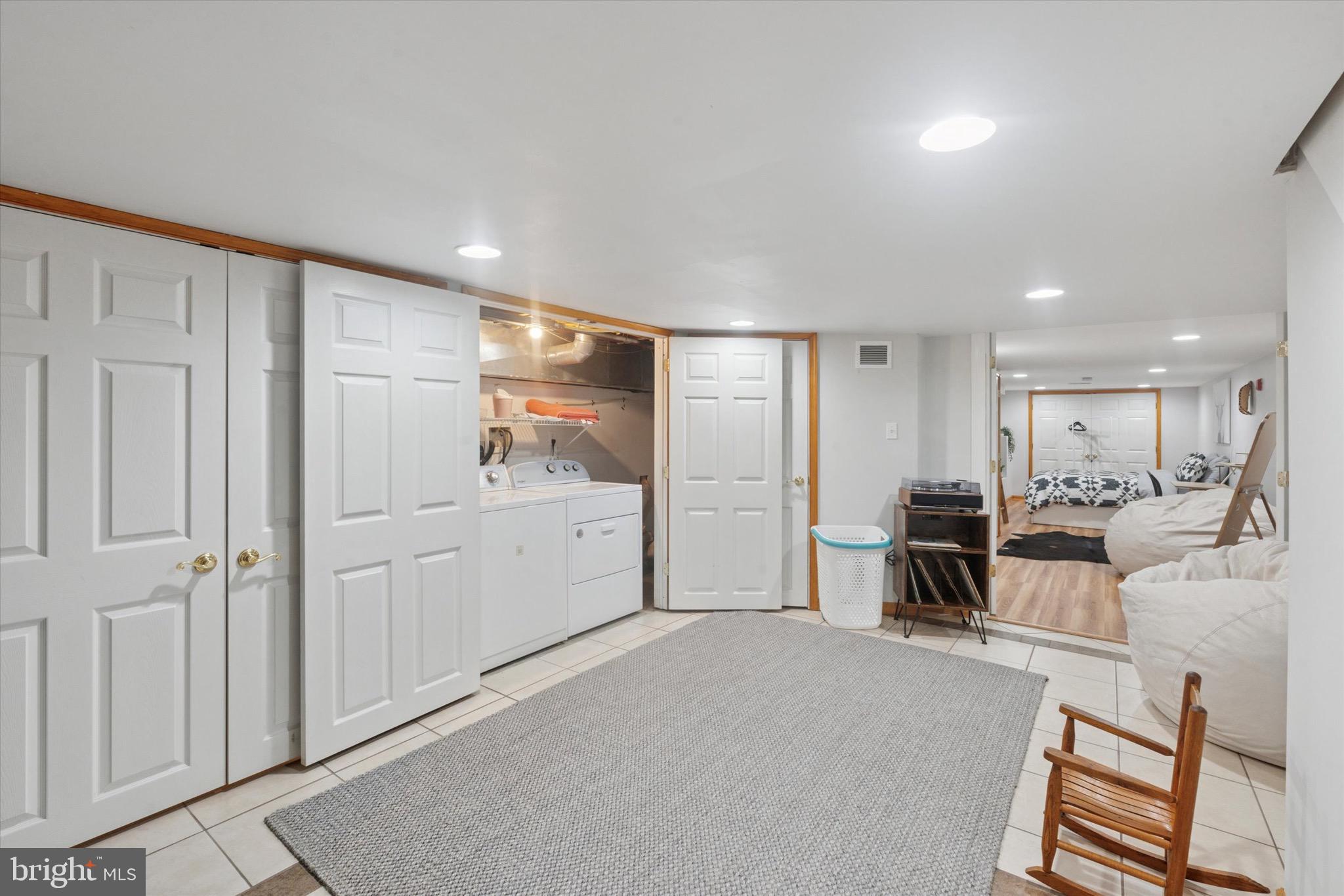 1522 BROWN STREET 1