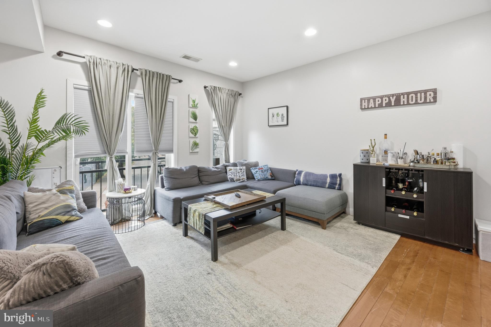 2568 COLLINS STREET