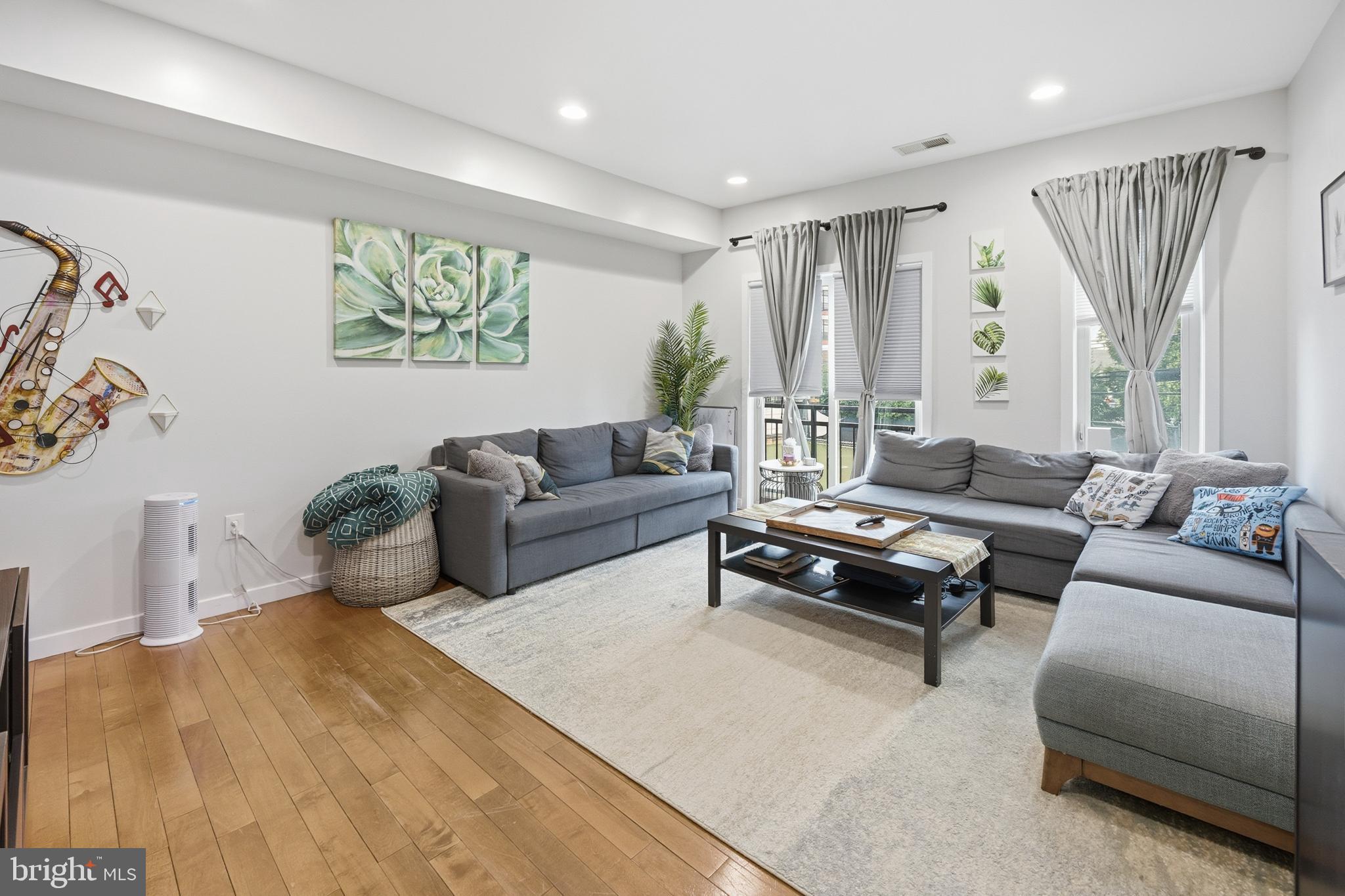 2568 COLLINS STREET