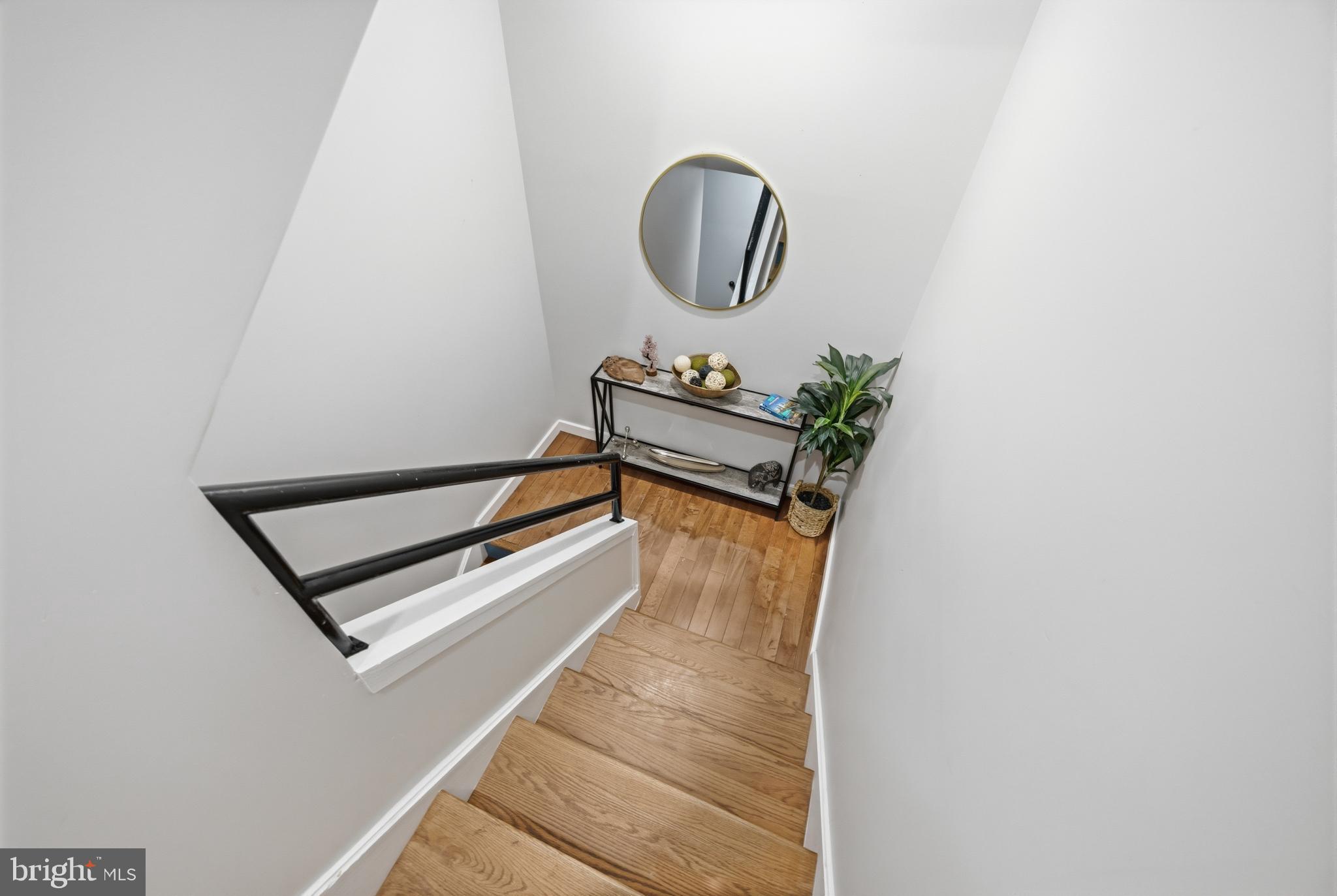2568 COLLINS STREET