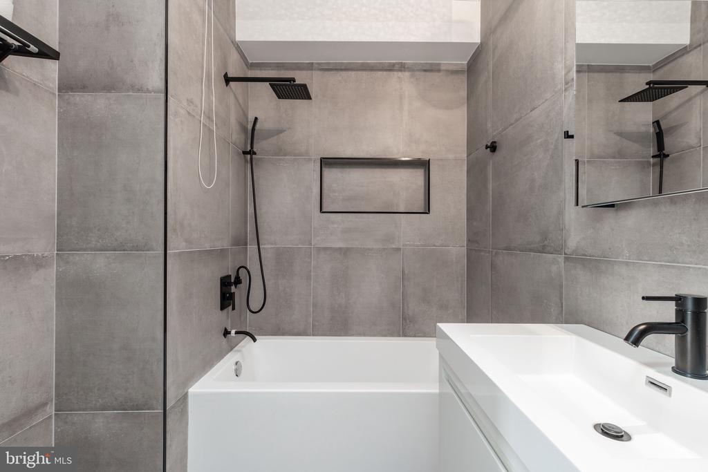 1733 CARPENTER STREET Unit: D