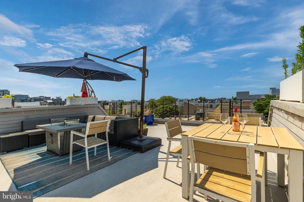 1733 CARPENTER STREET Unit: D