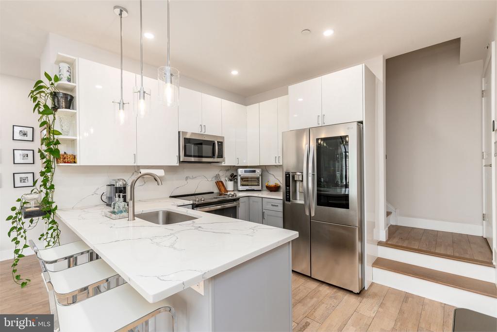 1733 CARPENTER STREET Unit: D