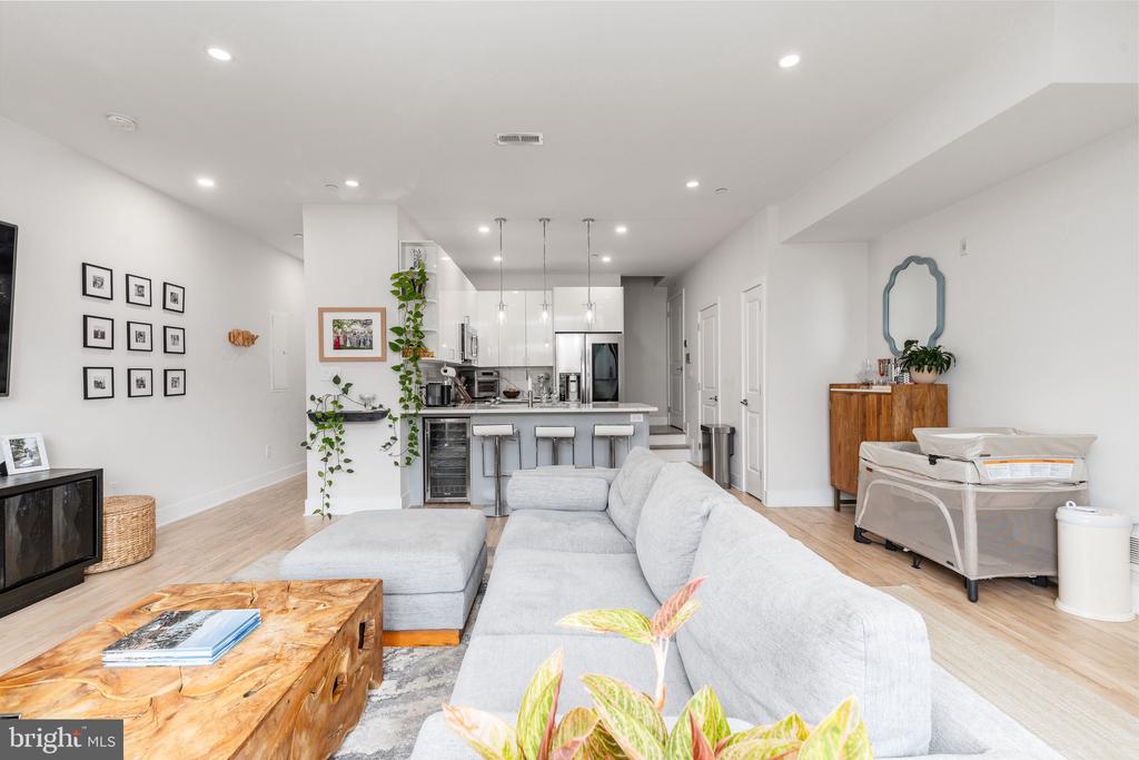 1733 CARPENTER STREET Unit: D