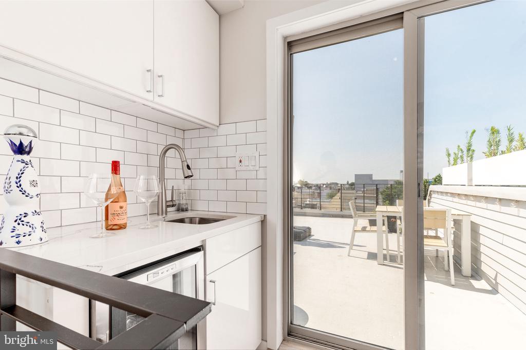 1733 CARPENTER STREET Unit: D