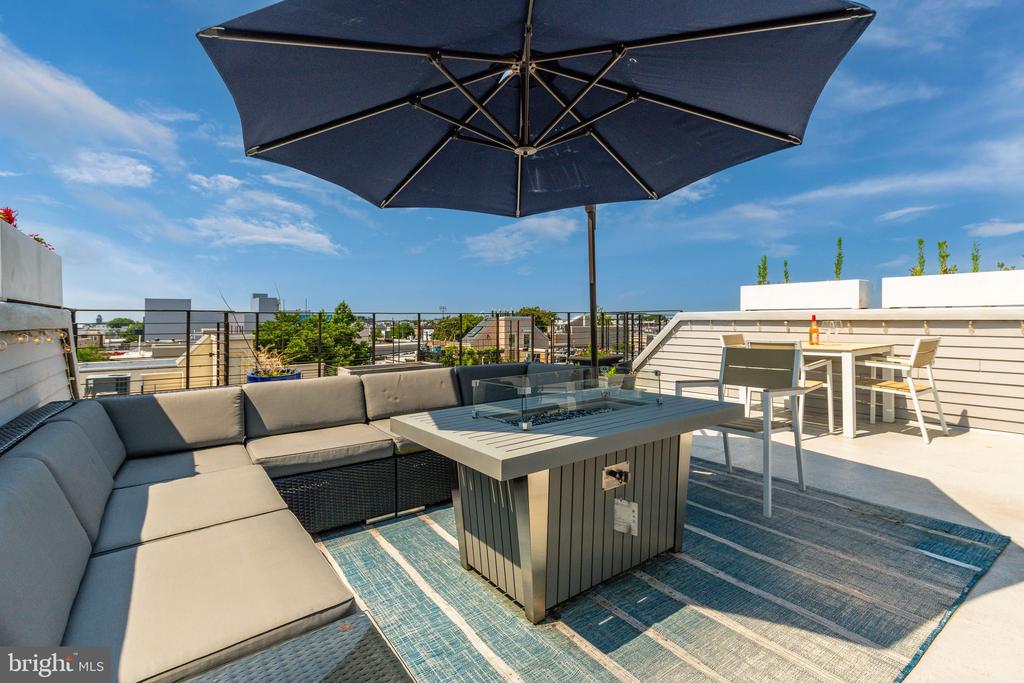 1733 CARPENTER STREET Unit: D