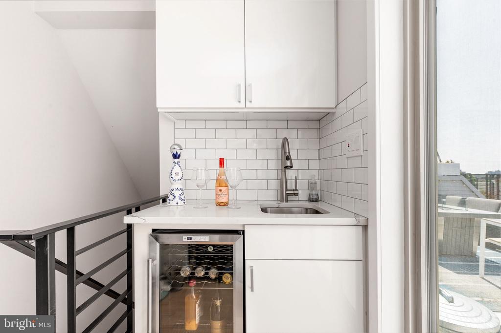 1733 CARPENTER STREET Unit: D