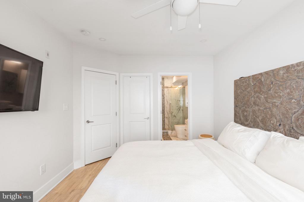 1733 CARPENTER STREET Unit: D