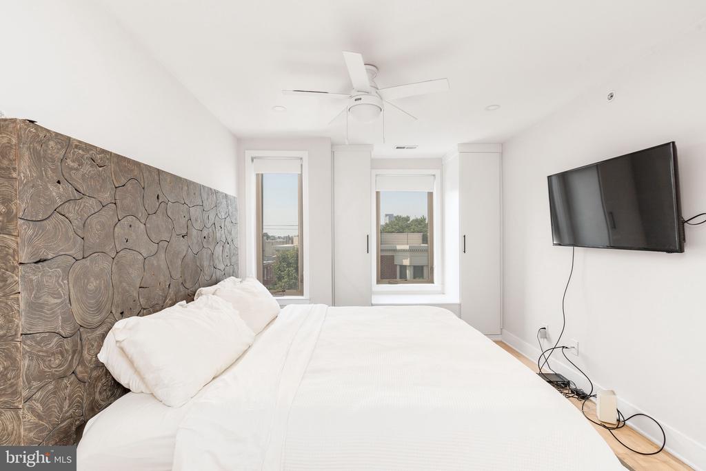 1733 CARPENTER STREET Unit: D
