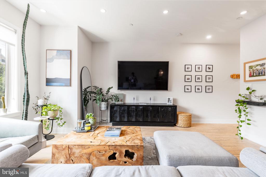 1733 CARPENTER STREET Unit: D