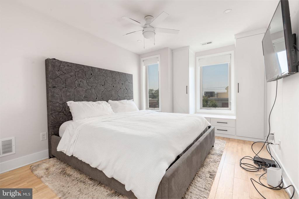 1733 CARPENTER STREET Unit: D