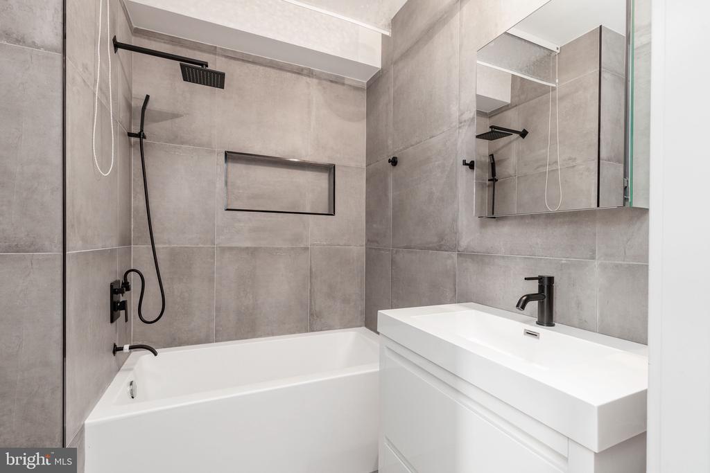 1733 CARPENTER STREET Unit: D