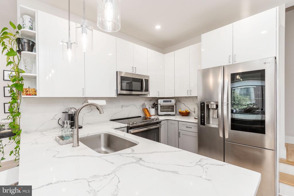 1733 CARPENTER STREET Unit: D