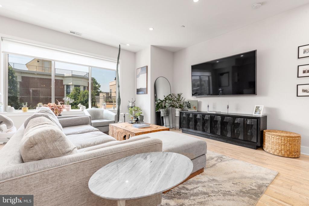 1733 CARPENTER STREET Unit: D