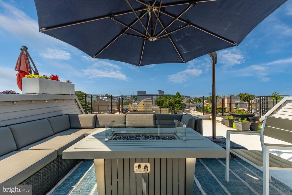 1733 CARPENTER STREET Unit: D