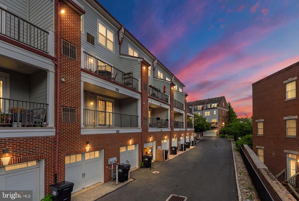 207 CAPTAINS WAY