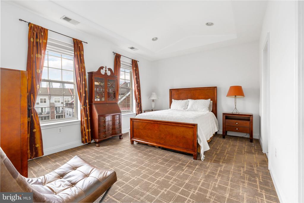 207 CAPTAINS WAY