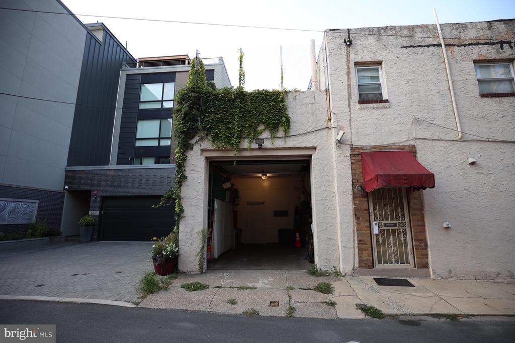 808 E PASSYUNK AVENUE