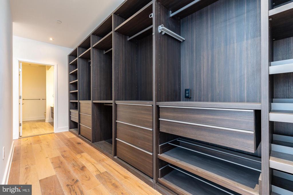 725 CHESTNUT STREET Unit: 2